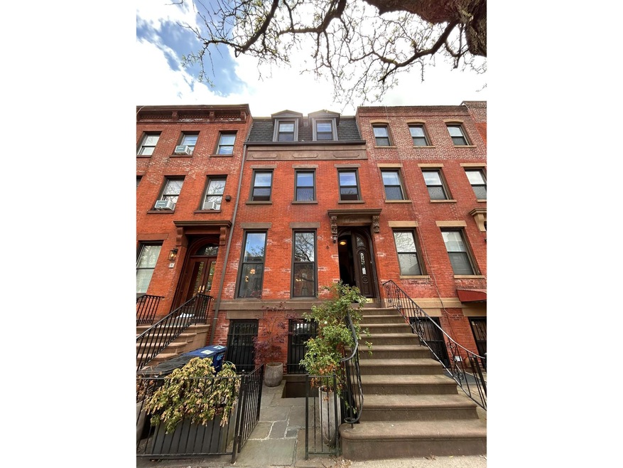 Sold $4,100,000 • Co-Listing Agent