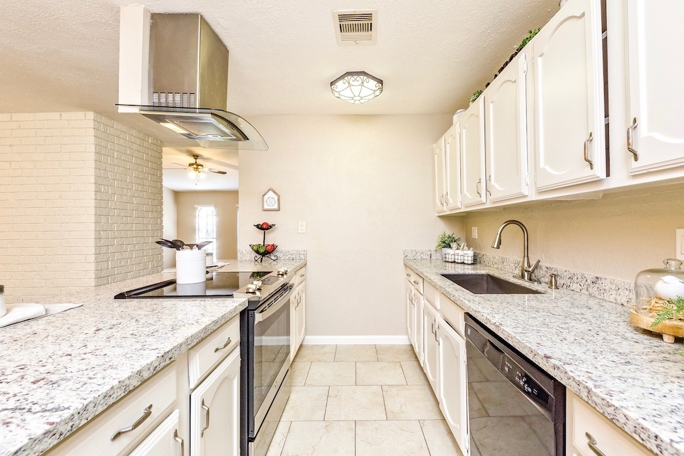 15514 Summer Briar Ct, Missouri City, TX 77489 - photo 1