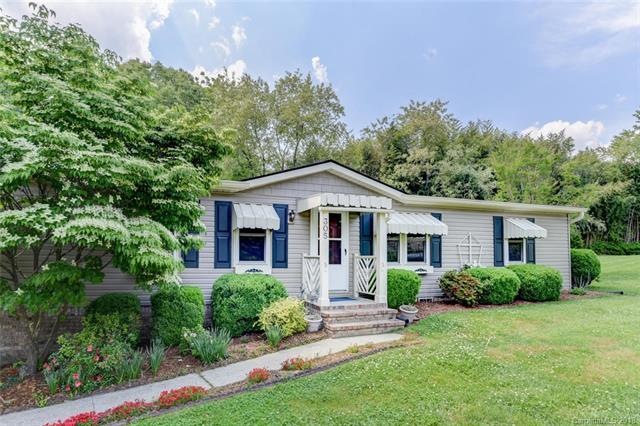 305 Meadowbrook Ct, Hendersonville, NC 28792 - photo 1