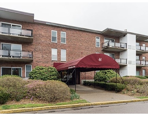 44 Broadlawn Park unit 20A, Chestnut Hill, MA 02467 - photo 1