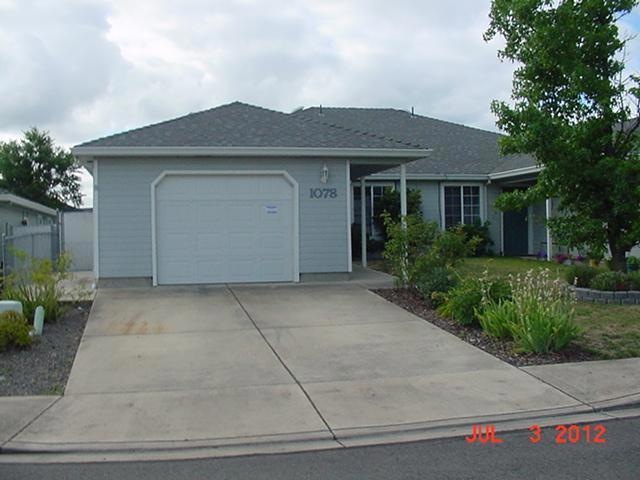 1078 Cherry St, Central Point, OR 97502 - photo 1