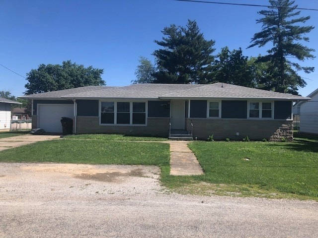 1004 W Franklin Ave, Effingham, IL 62401 - photo 1