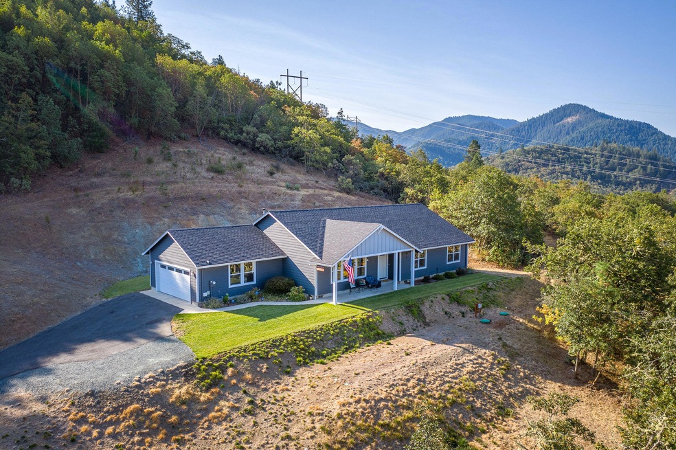 209 Clear Sky Dr, Grants Pass, OR 97526 - photo 1