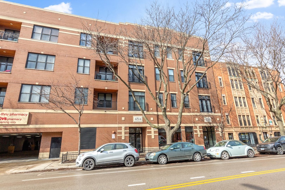 4814 N Damen Ave unit 411, Chicago, IL 60625 - photo 1