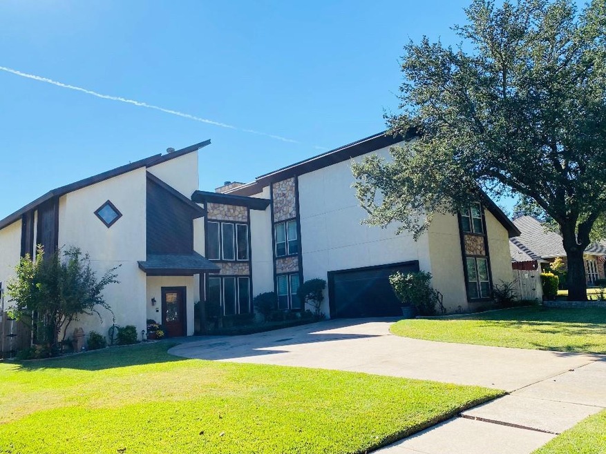 216 Eagle Ct, Bedford, TX 76021 - photo 1