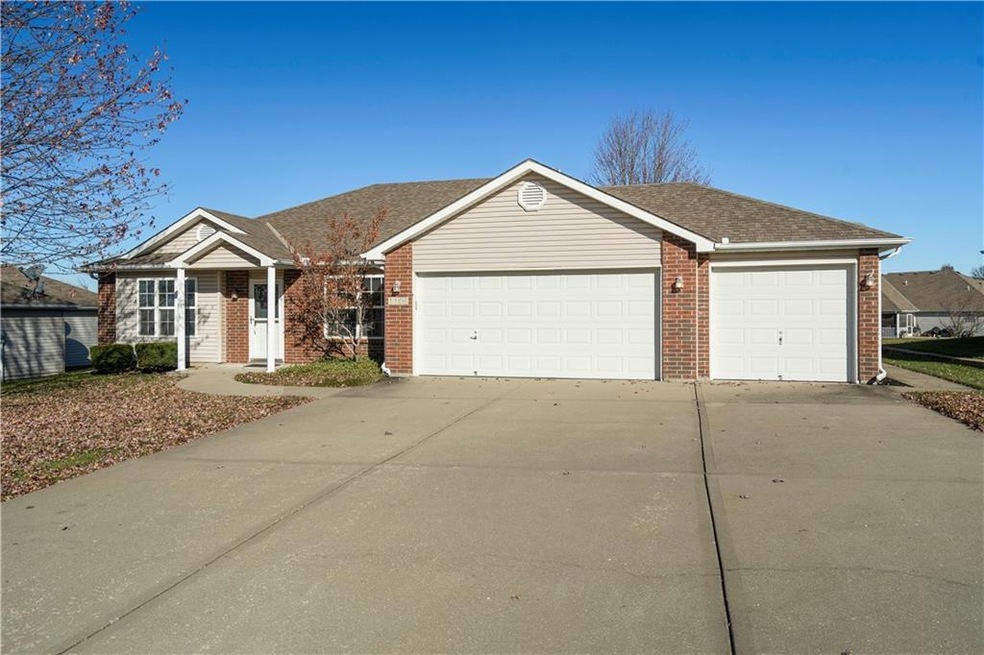 1106 Bristol Dr, Raymore, MO 64083 - photo 1
