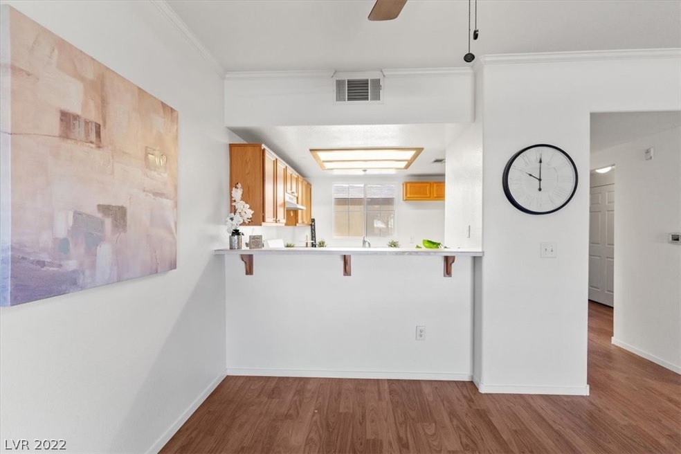 Breakfast Bar/Dining Area