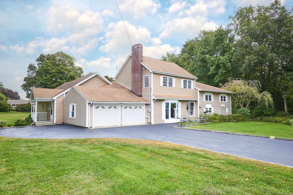 40 Lauderdale Dr, Trumbull, CT 06611 - photo 1