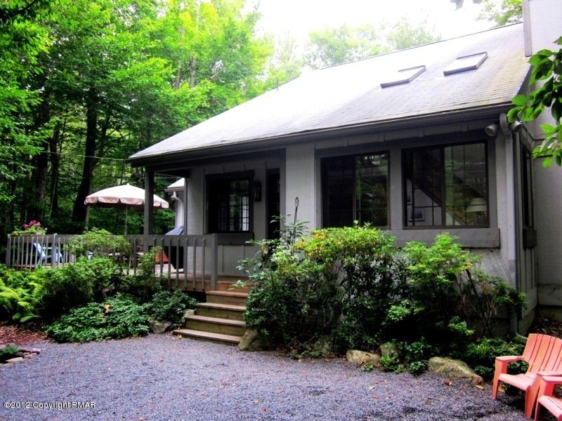 5536 Fox Run Rd, Pocono Pines, PA 18350 - photo 1