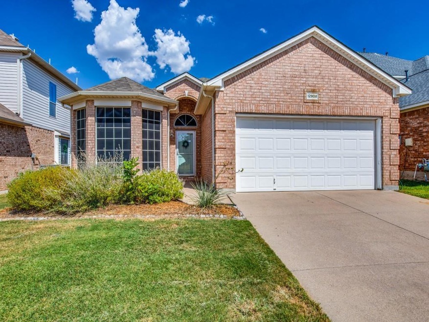 View of front of property featuring a front lawn a