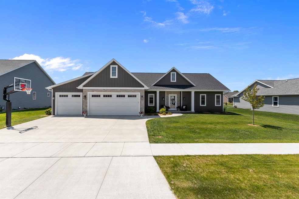 N9367 Varsity Ln, Appleton, WI 54915 - photo 1