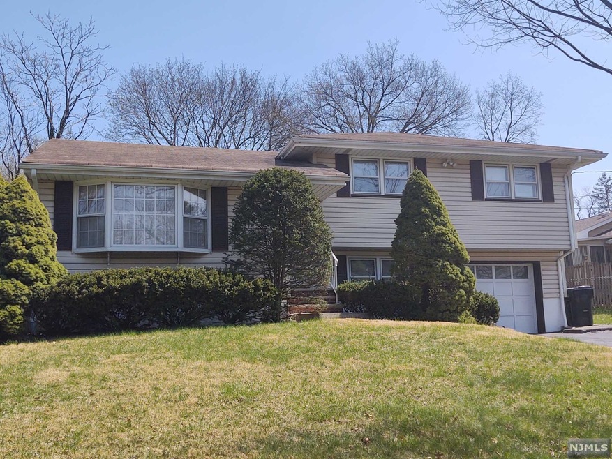 240 Wedgewood Dr, Paramus, NJ 07652 - photo 1