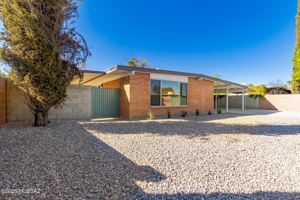 8232 E Victoria Dr, Tucson, AZ 85730 - photo 1