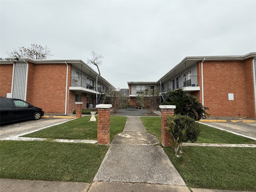 425 E 9th St unit 16, Houston, TX 77007 - photo 1