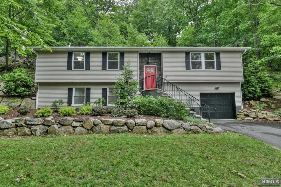 33 Fountain Dr, Ringwood, NJ 07456 - photo 1