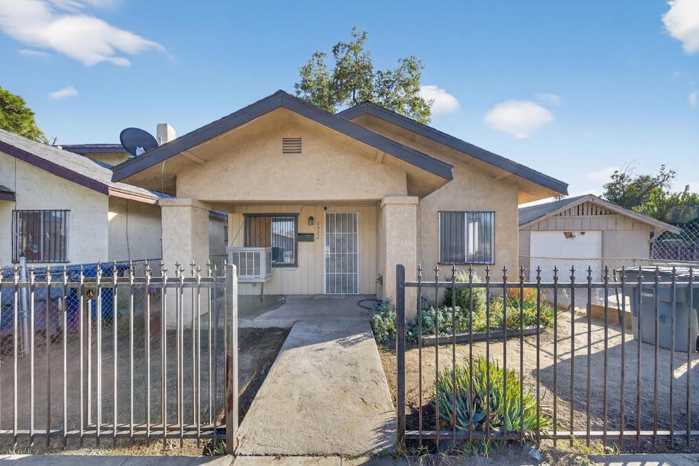 2522 E Grant Ave, Fresno, CA 93701 - photo 1