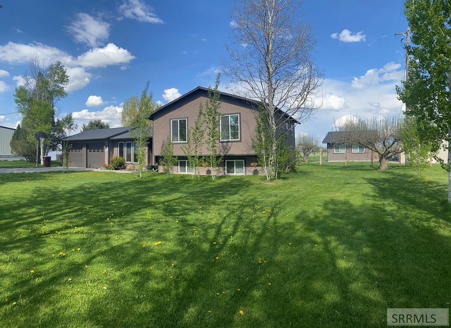 33 S 800 W, Blackfoot, ID 83221 - photo 1