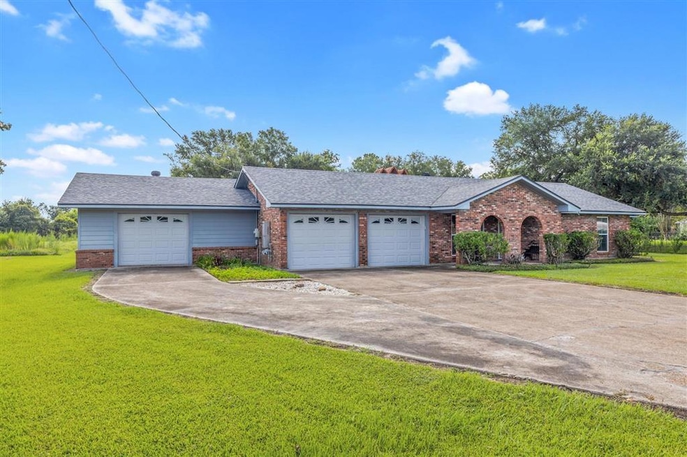 5231 Winnie Dr, Sulphur, LA 70665 - photo 1