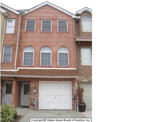 210 Essex Dr, Staten Island, NY 10314 - photo 1