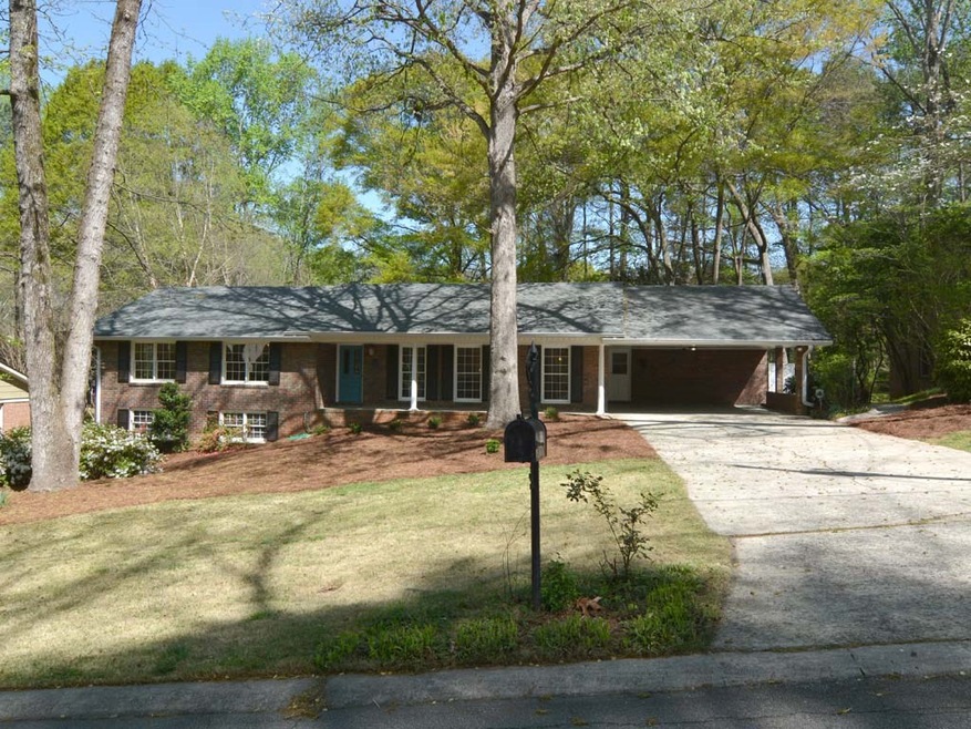 Beautiful brick ranch on a cul de sac in Lakeside!