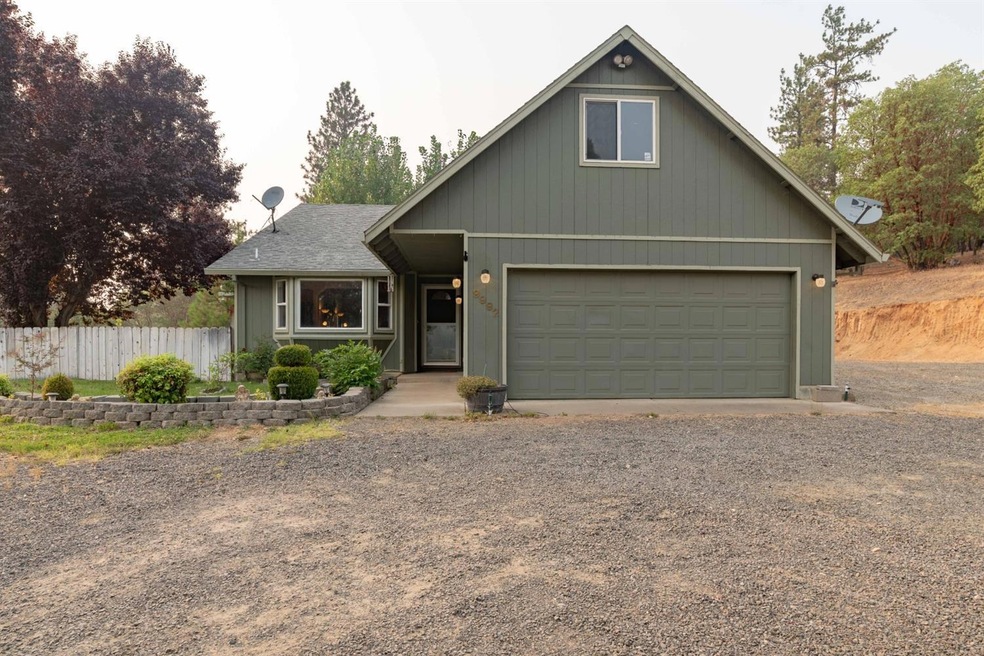 9992 Blackwell Rd, Central Point, OR 97502 - photo 1