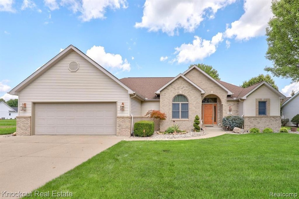 351 Stroebel Dr, Frankenmuth, MI 48734 - photo 1