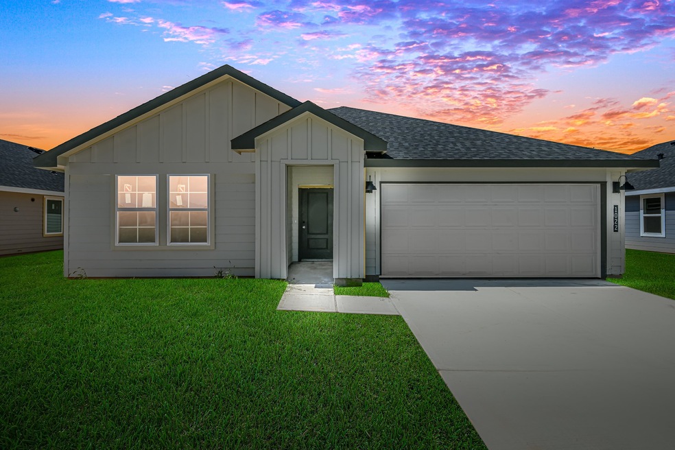 1018 Marina Bay Dr, Alvin, TX 77511 - photo 1