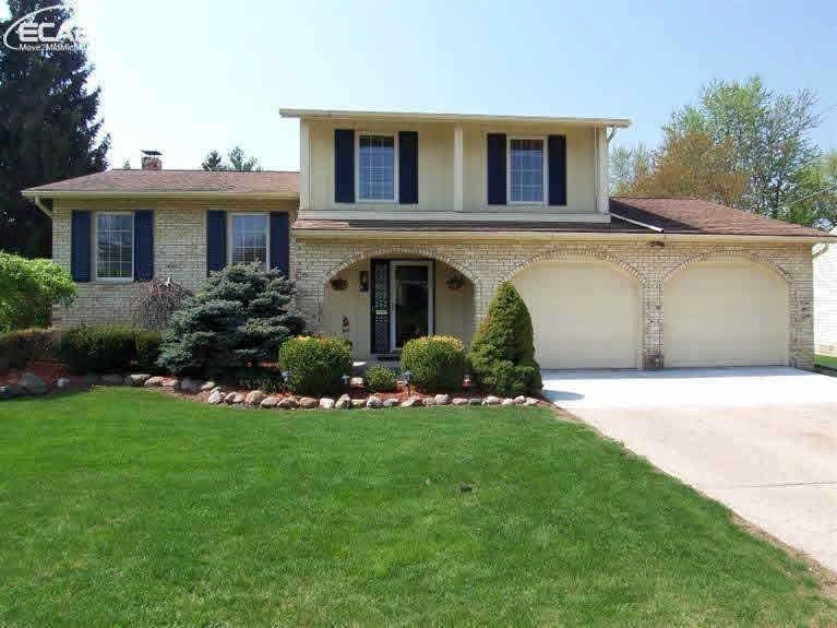 428 Carrie Dr, Flushing, MI 48433 - photo 1