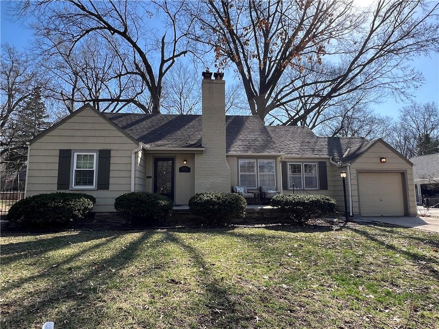 8025 Meadow Ln, Leawood, KS 66206 - photo 1