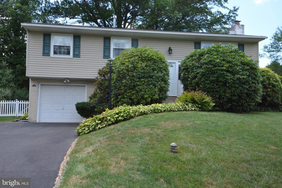 820 Monticello Place, Lansdale, PA 19446 - photo 1