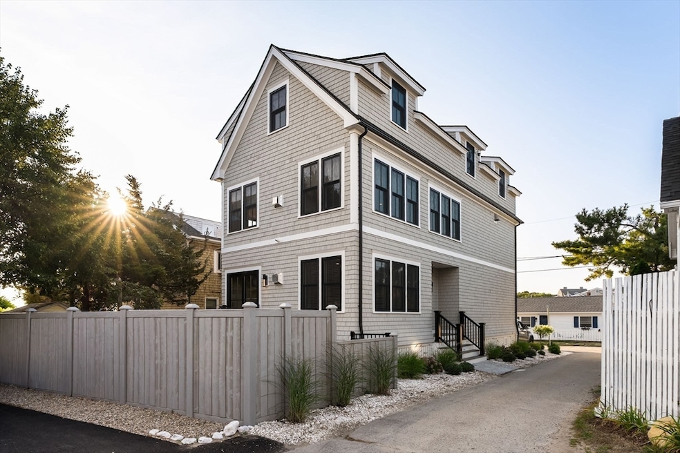 Sold $1,495,000 • Co-Listing Agent