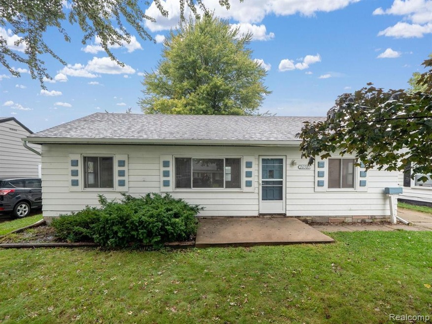 26581 Grandmont St, Roseville, MI 48066 - photo 1