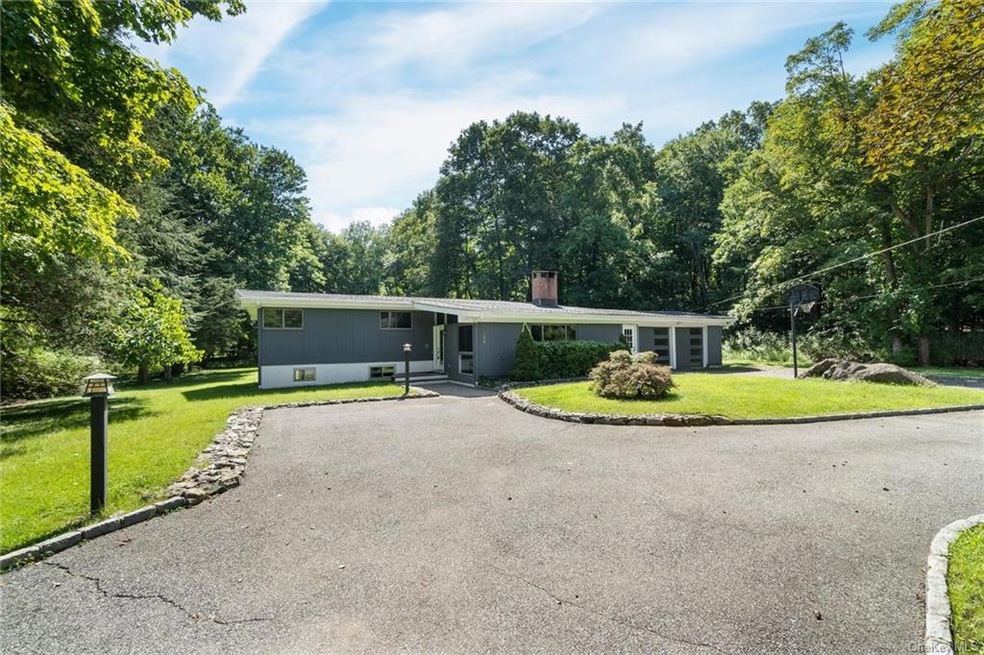 395 Furnace Dock Rd, Cortlandt Manor, NY 10567 - photo 1