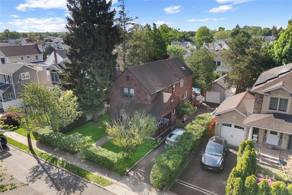 Sold $1,060,000 • Co-Listing Agent