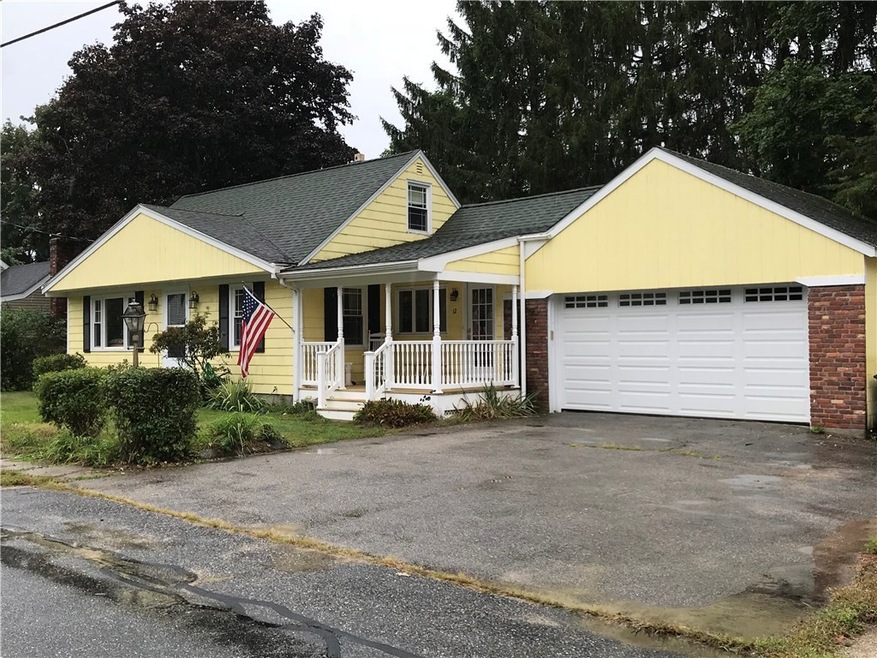 Welcome home! Open-air porch, paved driveway (four
