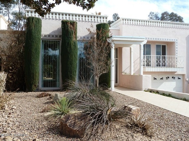 2810 W Magee