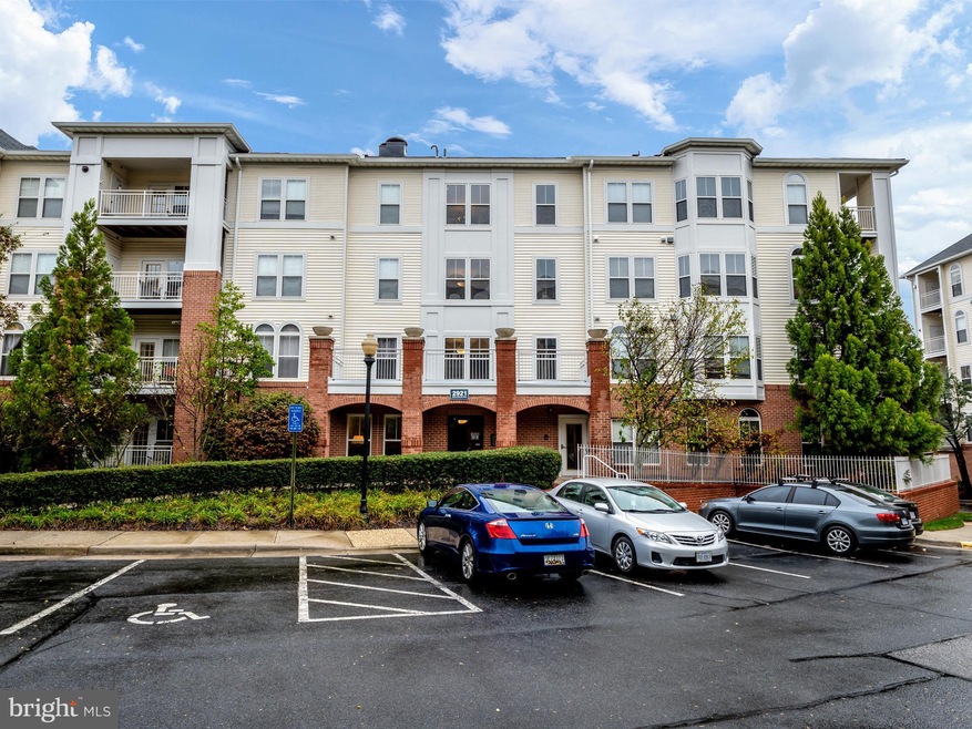 2921 Deer Hollow Way unit 113, Fairfax, VA 22031 - photo 1