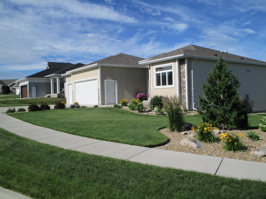 3920 Crest Cir-Bismarck ND