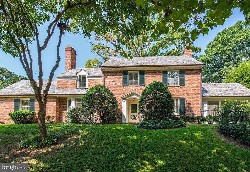 5035 Glenbrook Rd NW, Washington, DC 20016 - photo 1