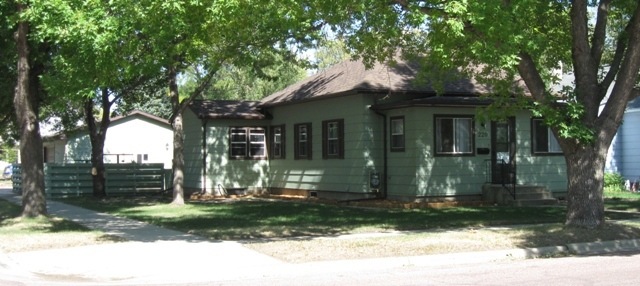 220W10thMainExterior