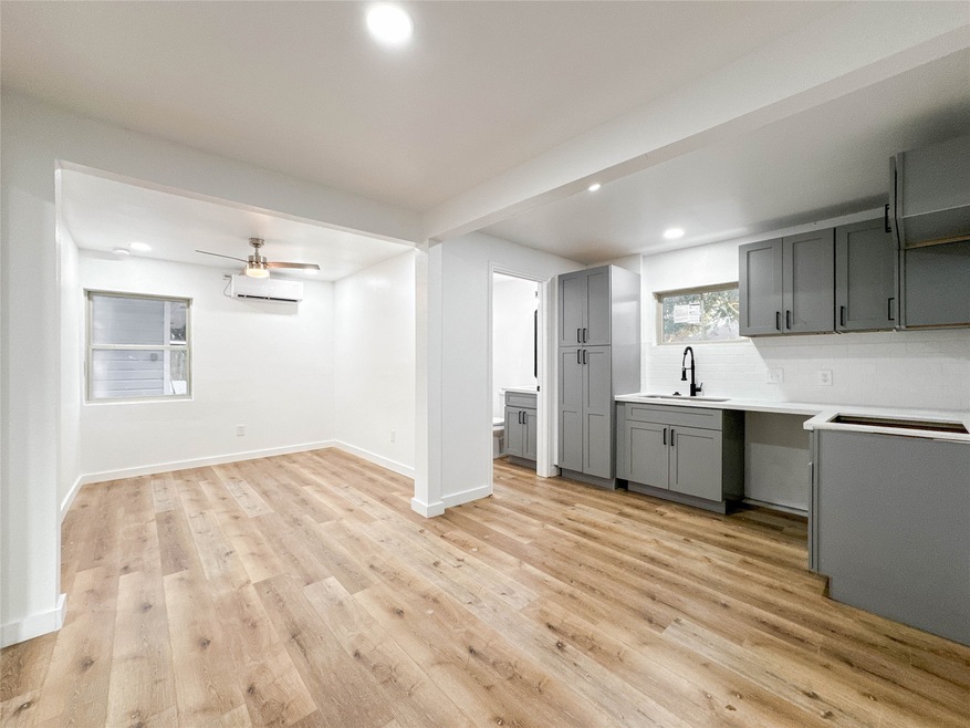 2223 N San Antonio Ave unit 1B, Pearland, TX 77581 - photo 1