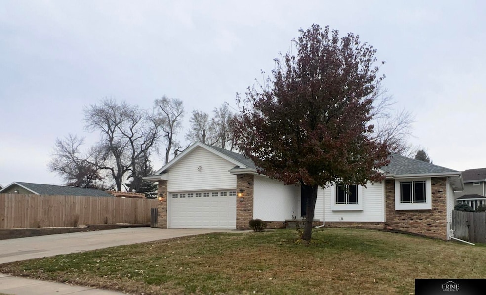 902 S Taylor St, Papillion, NE 68046 - photo 1