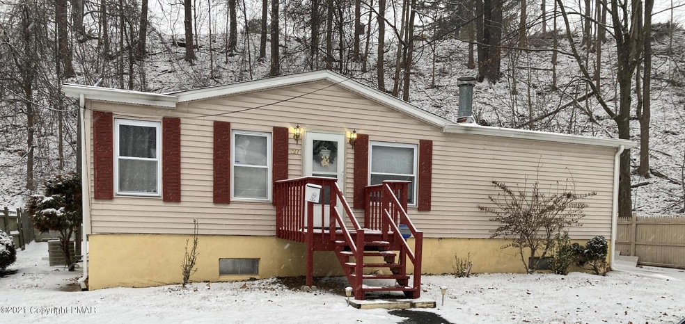 127 N 3rd St, Stroudsburg, PA 18360 - photo 1