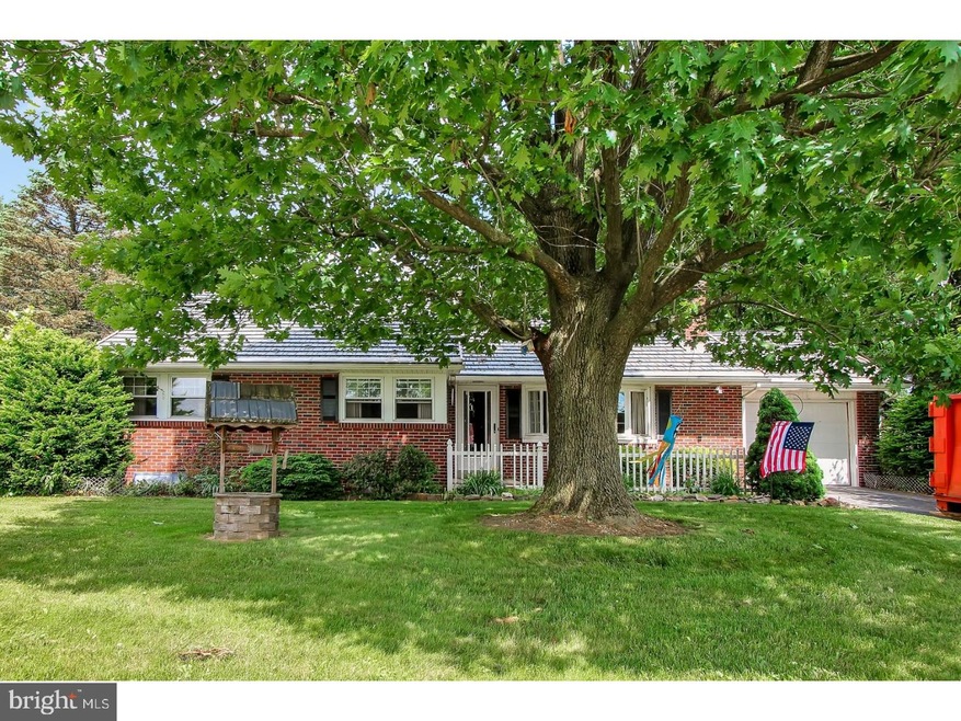 425 Chestnut St, Shoemakersville, PA 19555 - photo 1