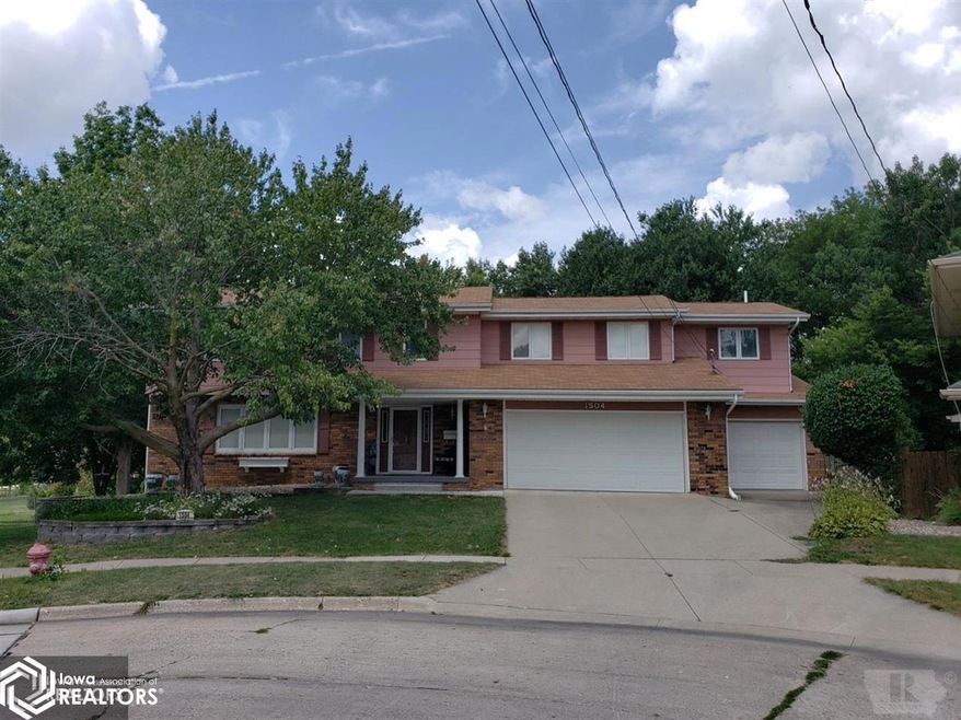 1504 N 5th Ave E, Newton, IA 50208 - photo 1