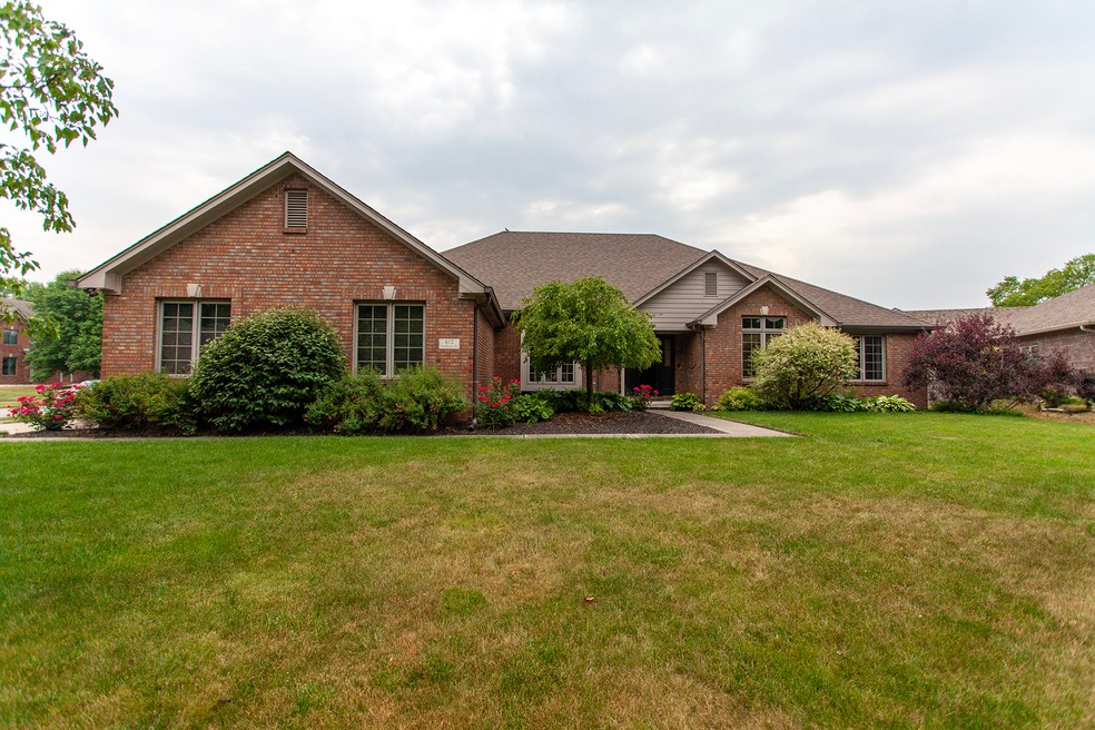 612 Woodview Dr, Whiteland, IN 46184 - photo 1