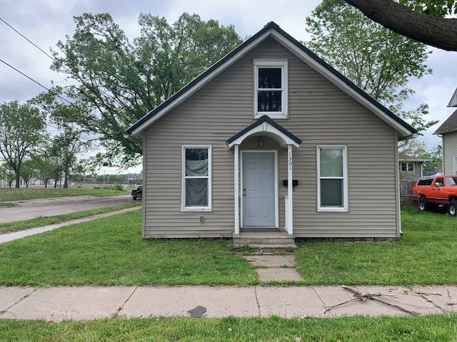 1301 1st St SW, Cedar Rapids, IA 52404 - photo 1