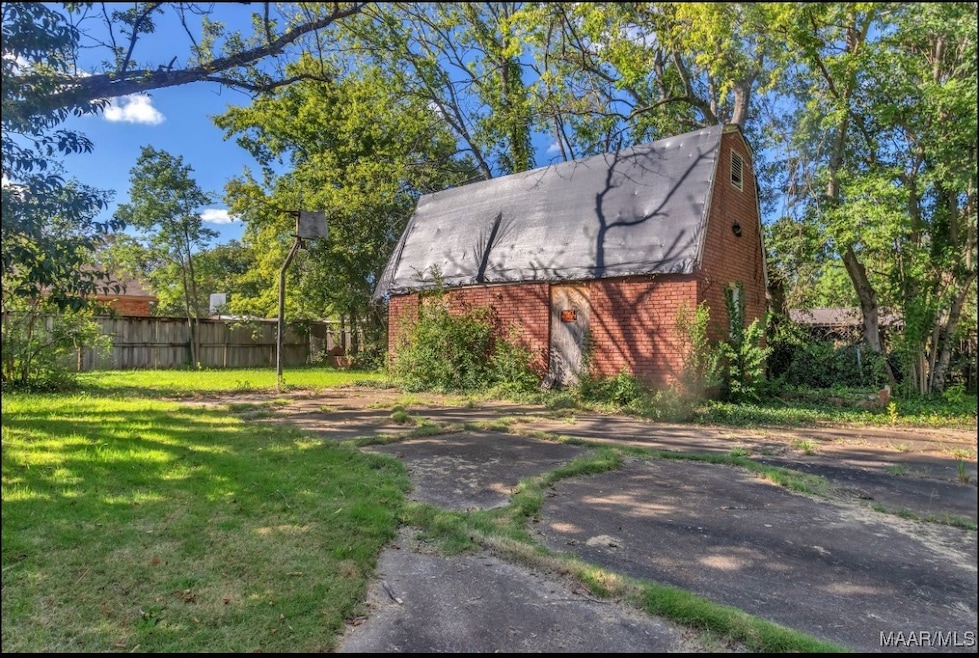 Workshop/Guest house