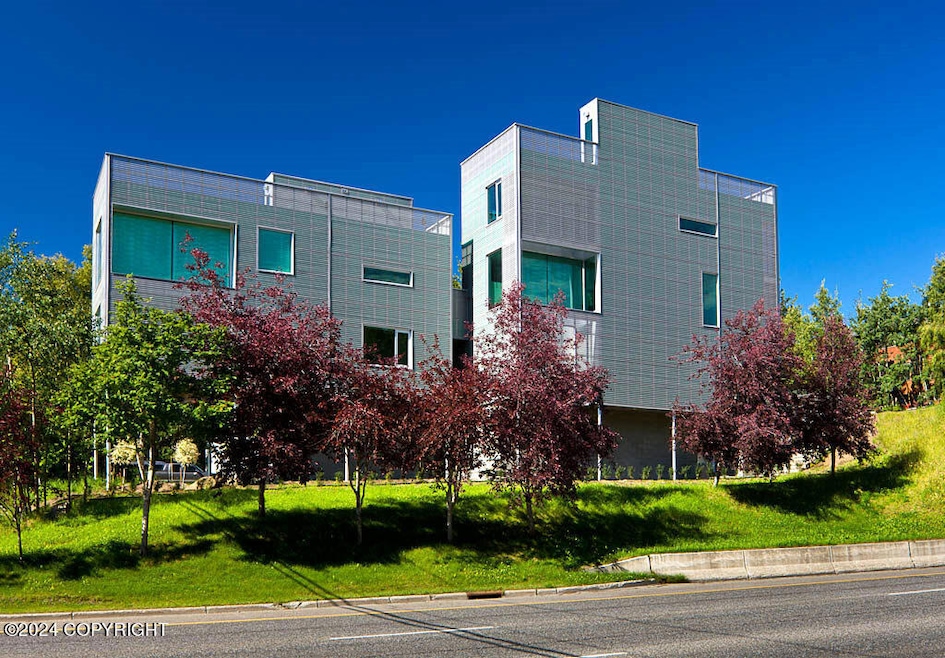 100 W 15th anchorage-duplex1 cropped