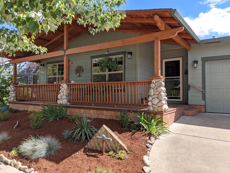 1326 Lithia Front